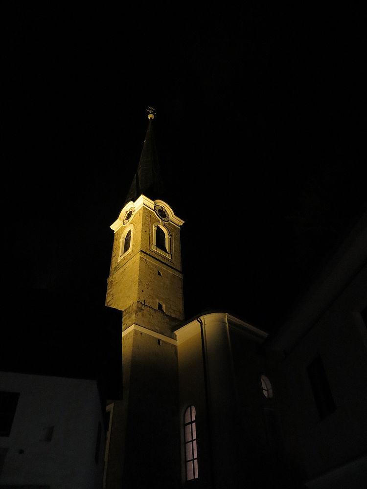 Stadtpfarrkirche in der Nacht aufgenommen von Magistra Alexandra Kunstmann-Hirnböck